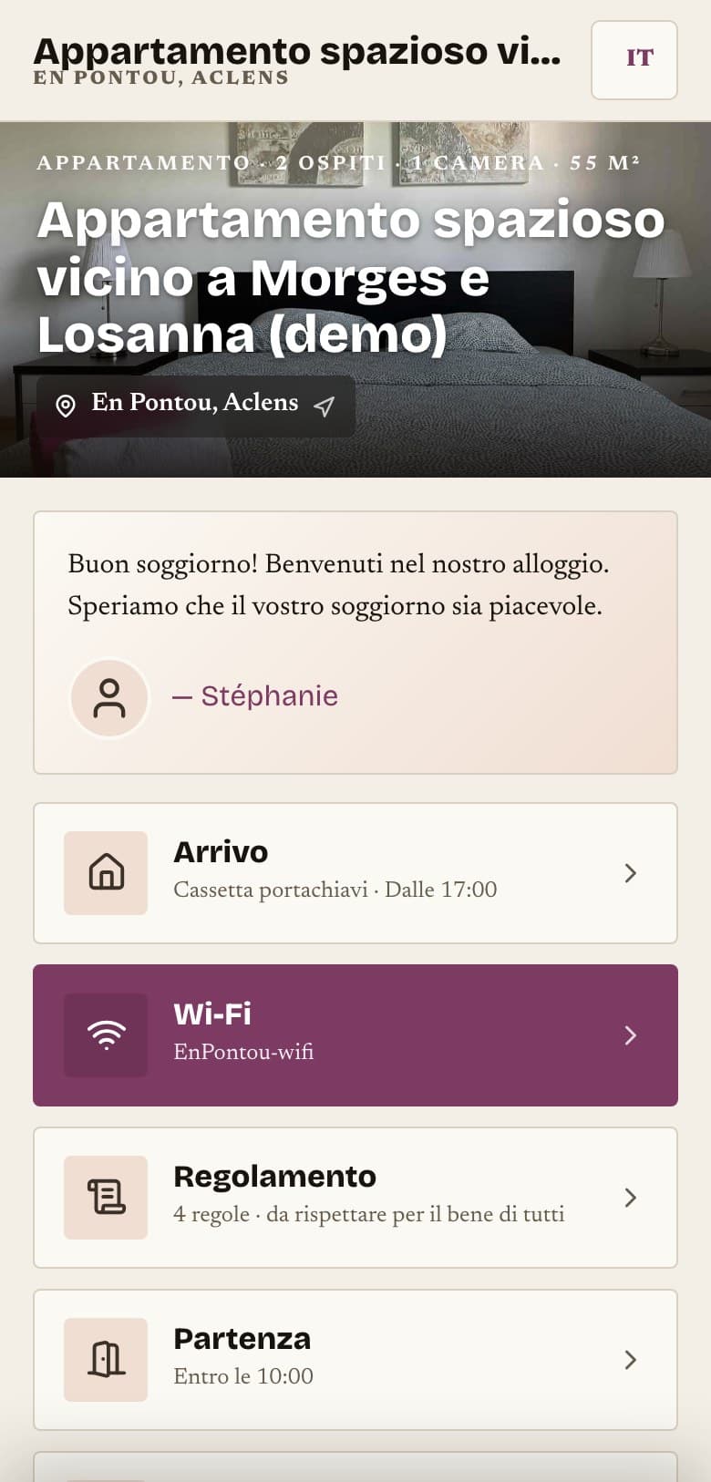Una seconda guida dimostrativa padway su un telefono, con un altro modello e un altro colore: arrivo, wifi, regolamento e partenza.
