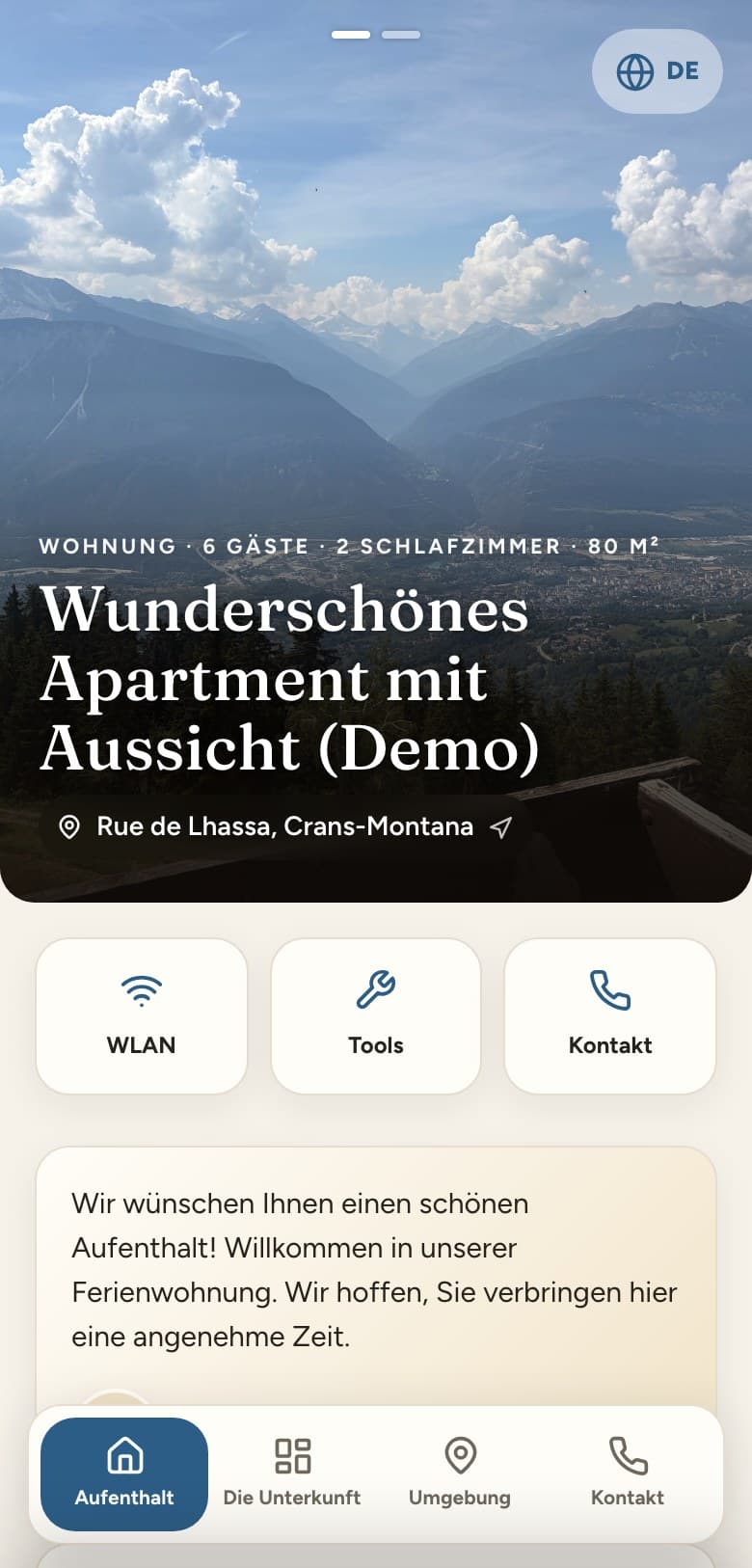 Der padway-Demo-Gästeführer auf einem Telefon: Foto der Unterkunft, Adresse, darunter die Verknüpfungen zu WLAN, Tools und Kontakt.